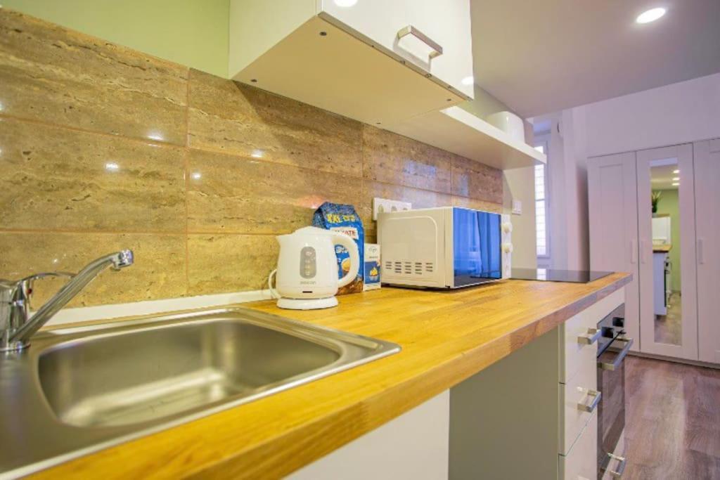 Cosy 2 Bedroom Flat In Akacfa St., Sol Будапеща Екстериор снимка