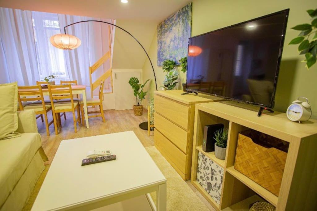 Cosy 2 Bedroom Flat In Akacfa St., Sol Будапеща Екстериор снимка