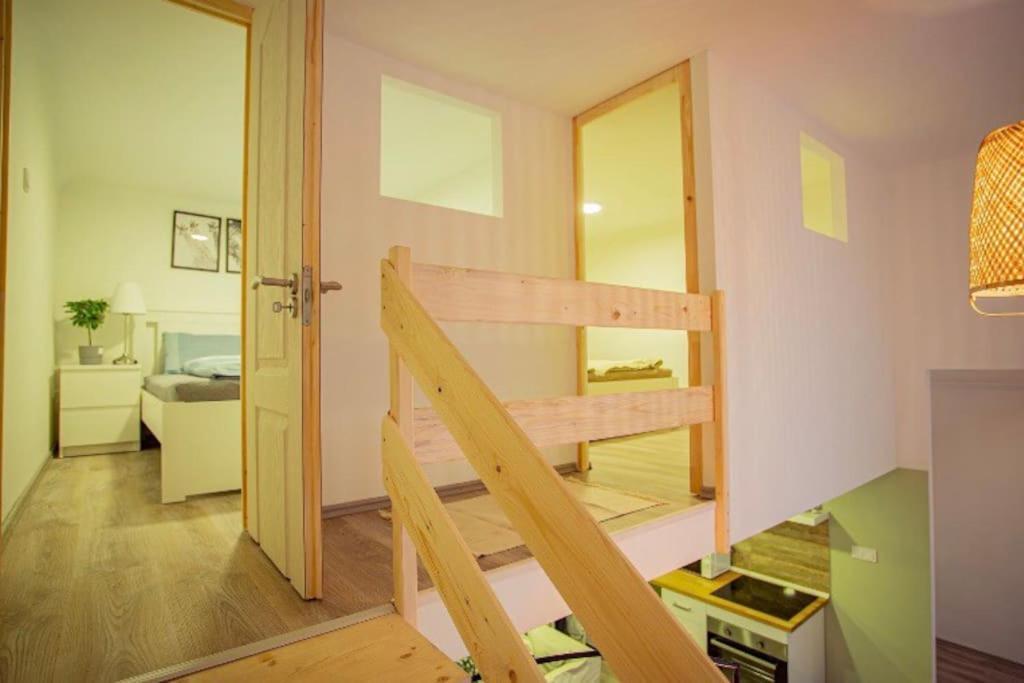 Cosy 2 Bedroom Flat In Akacfa St., Sol Будапеща Екстериор снимка