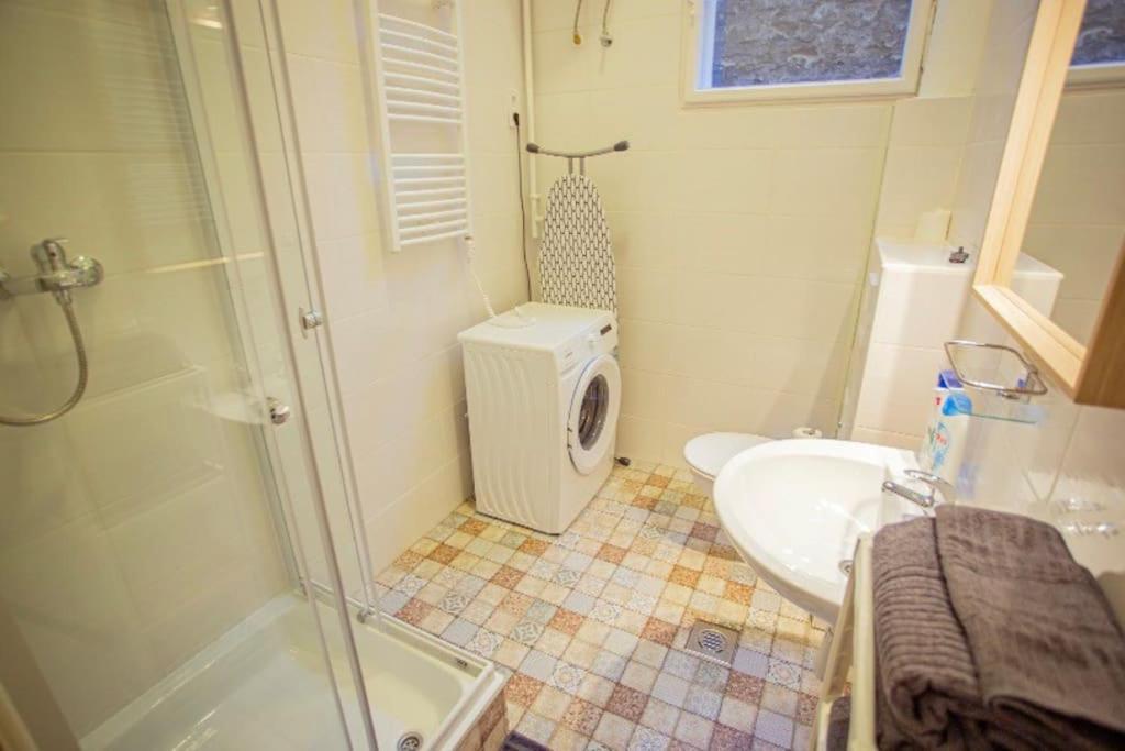 Cosy 2 Bedroom Flat In Akacfa St., Sol Будапеща Екстериор снимка