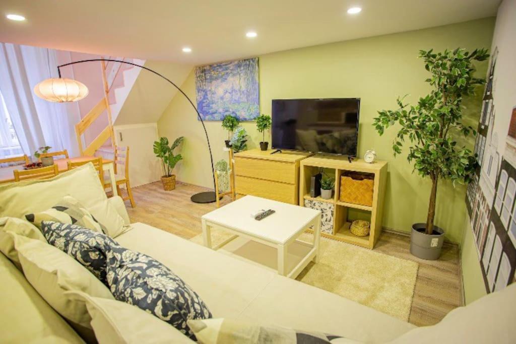 Cosy 2 Bedroom Flat In Akacfa St., Sol Будапеща Екстериор снимка
