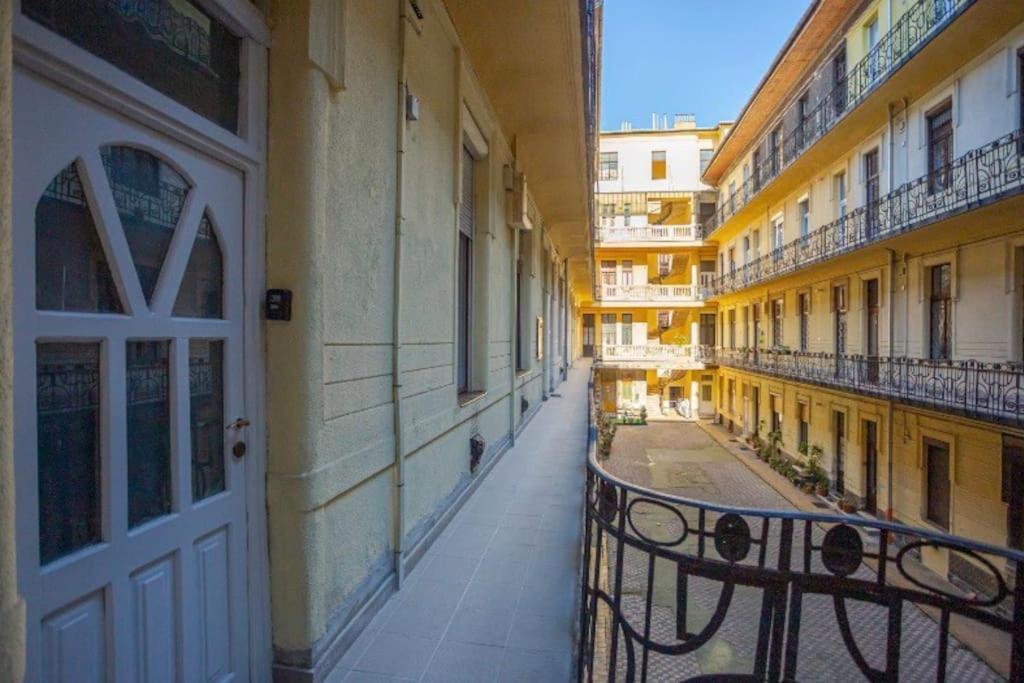 Cosy 2 Bedroom Flat In Akacfa St., Sol Будапеща Екстериор снимка